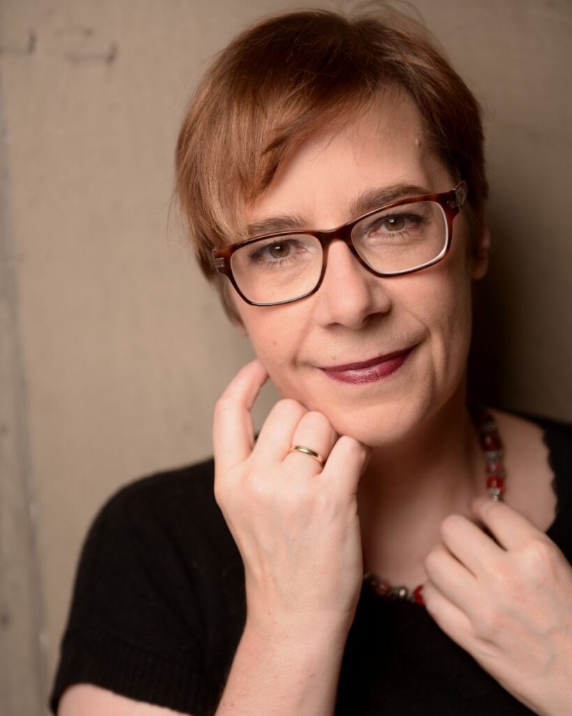 Portrait von Cara Lindon
